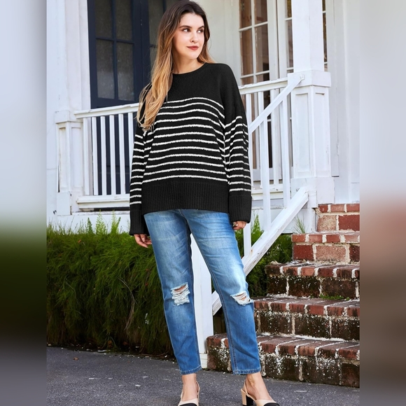 NWT! Women's Warm Black and White Striped Oversized Knit Sweater  Various Sizes - Picture 5 of 5